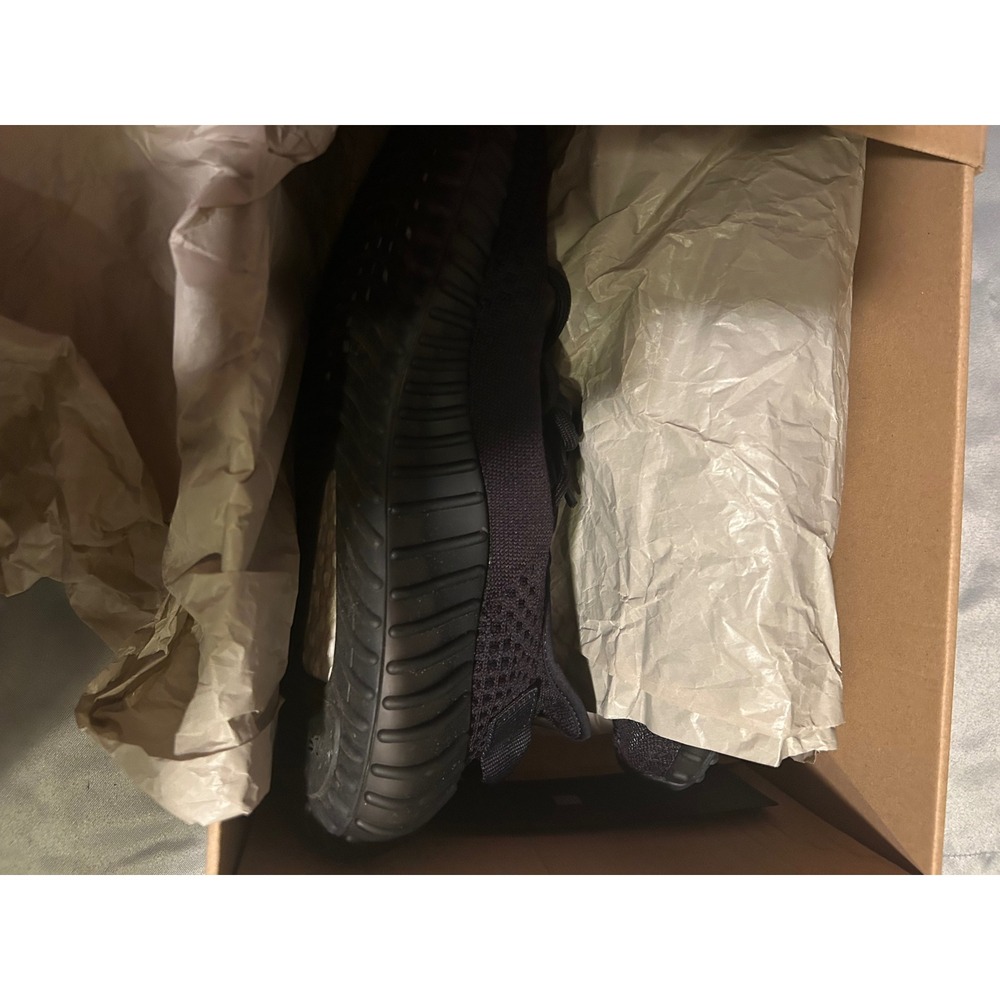 Adidas Yeezy Boost 350 V2 Onyx Black Sneakers HQ4540 Mens Size 10.5 - Picture 3 of 4